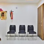Oyo 25009 Hotel Crystal