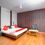 Oyo 41073 Hotel Aavkar