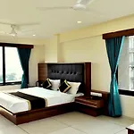 Hotel Royal Square By Sky Stays