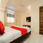 Collection O 11650 Hotel Grand Apple