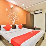 Oyo 2466 Laljis Hotel