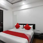 Oyo 40139 Hotel Peradiot