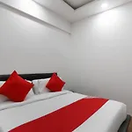 Oyo 40139 Hotel Peradiot
