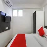 Oyo 40139 Hotel Peradiot