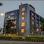 Pinnacle Grand Hotel