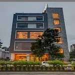 Pinnacle Grand Hotel