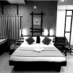 Hotel Airport Plaza