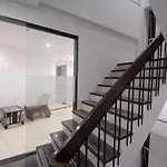 Hotel One Up