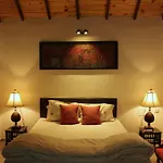 Bk\'S Villa Royal At Kensville Golf & Country Club
