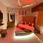 Lemon Hotel