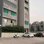 1304 Premium And Fully Furnished Apartment