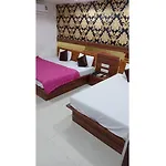 Hotel Paradise, Naroda