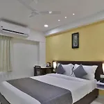Leo Hotel