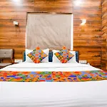 Fabhotel Kyra - Near Airport Road