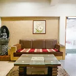 Fabhotel Ratna Palace