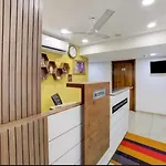 Leo Hotel