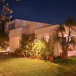 La Shangrila Charming City Center Villa