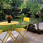 La Shangrila Charming City Center Villa