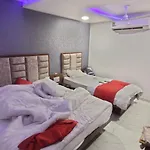 Hotel Lux Inn Ahmedabad