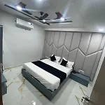 Hotel Hira Palace