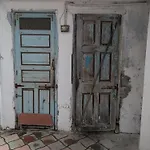 20 Minutes From City - Village Home
