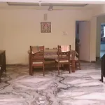 Dev\'S Penthouse Home Stay