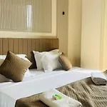Hotel The 19