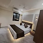 Hotel The 19