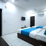 Hotel Season