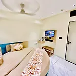 Hotel Rv Residency