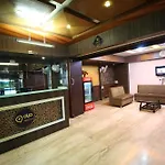 Oyo Premium Law Garden C G Road