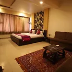Oyo Premium Law Garden C G Road