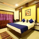 Oyo Premium Paldi Cross Road