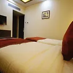 Oyo 3763 Naeeka Hotel