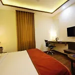 Oyo 3763 Naeeka Hotel