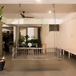 10 Blossoms Serviced Apartments Navrangpura