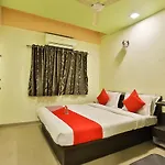 Oyo 11491 Hotel Santro