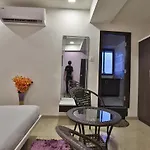 Oyo 11557 Hotel Maharaja Palace