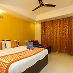 Hotel Blue Moon By Sky Stays