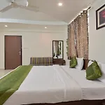 Capital O 48482 Hotel Tribecca Inn