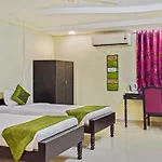 Capital O 48482 Hotel Tribecca Inn