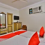 Oyo 28667 Hotel Moti Mahal