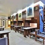 Oyo 28667 Hotel Moti Mahal