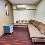 Fabhotel Metro Park
