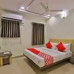 Oyo 26999 Hotel Sg