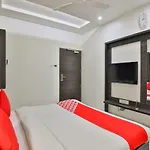 Oyo 2351 Hotel Golden Plaza