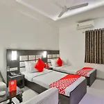 Oyo 2351 Hotel Golden Plaza