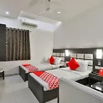 Oyo 2351 Hotel Golden Plaza