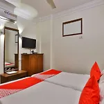 Oyo 28667 Hotel Moti Mahal