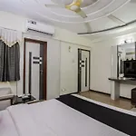 Capital O 978 Marshall The Hotel